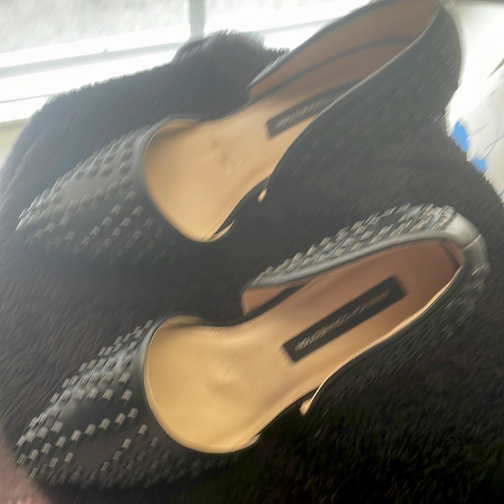 Black heels with unique detail!!